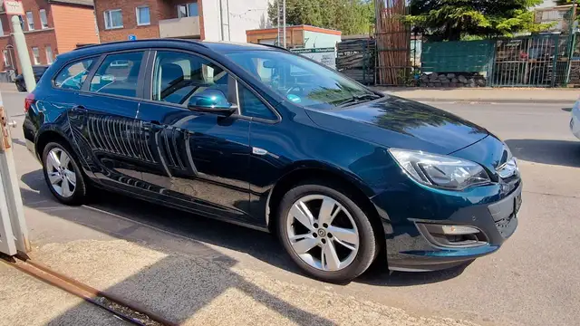 Opel Astra view 5