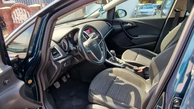 Opel Astra view 9