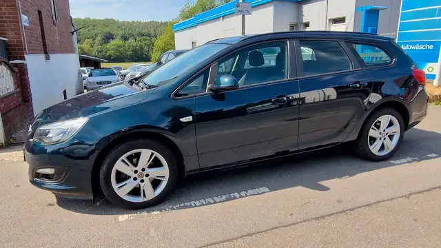 Opel Astra view 3
