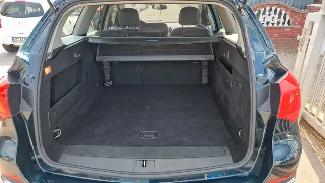 Opel Astra view 12