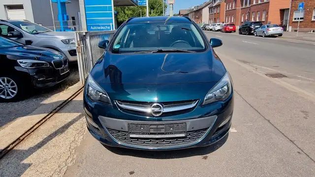 Opel Astra view 4