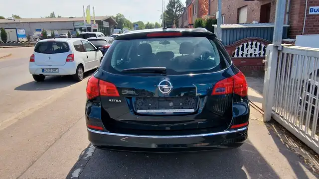 Opel Astra view 7