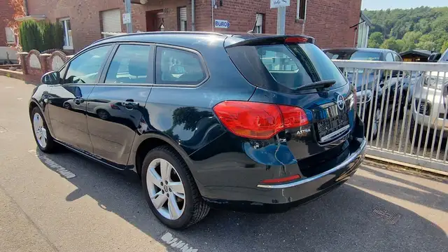 Opel Astra view 8