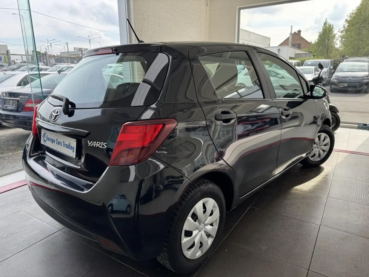 Toyota Yaris 3 1.0 VVTI 5PORTES GAR 12M Noir - 2