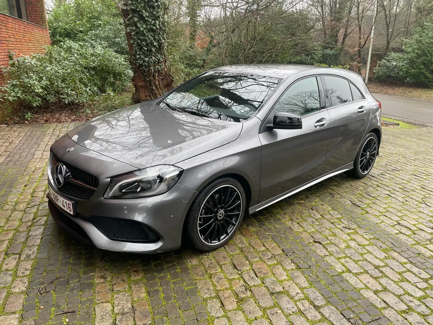 Mercedes-Benz A 180 A 180 AMG Line Gris - 1