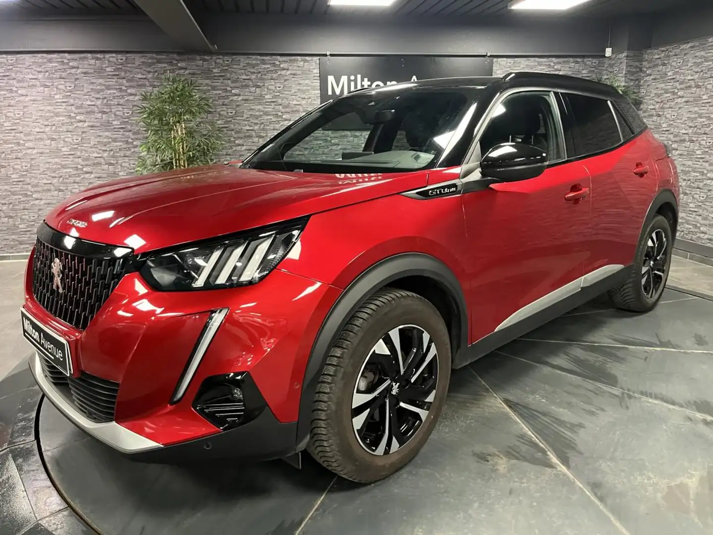 Peugeot 2008 2008 1.2i PureTech 12V S\u0026S - 130  GT Line Rouge - 1