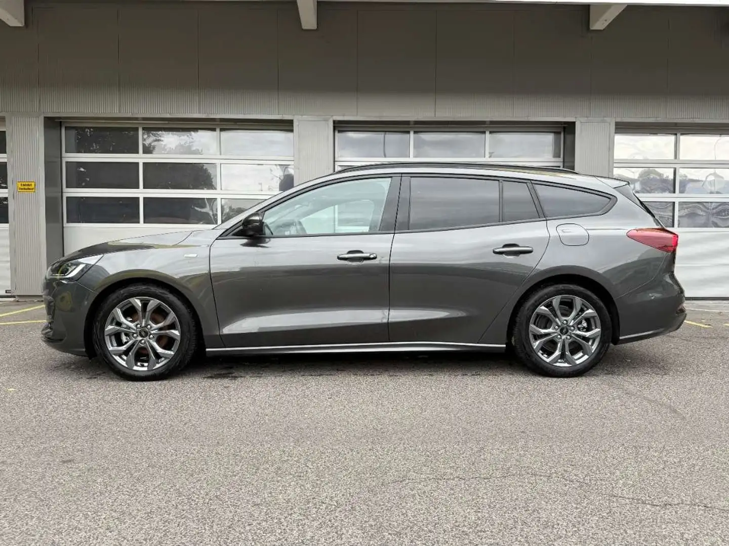 Ford Focus Focus Turnier 1,0 EcoBoost Hybrid ST-Line Grau - 1