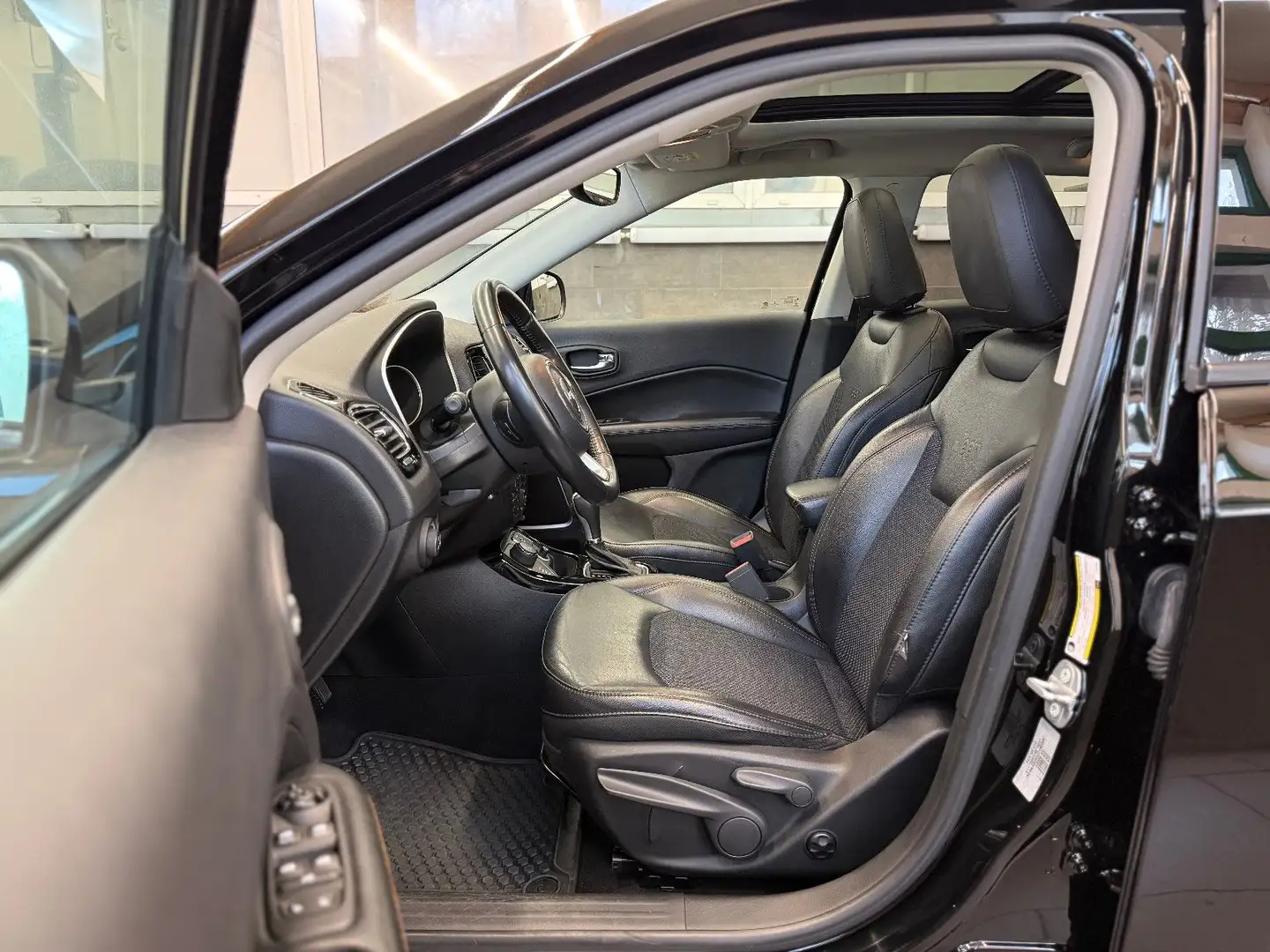 Jeep Compass Limited 4WD BEATS PANO LEDER NAVI LHZ Schwarz - 2