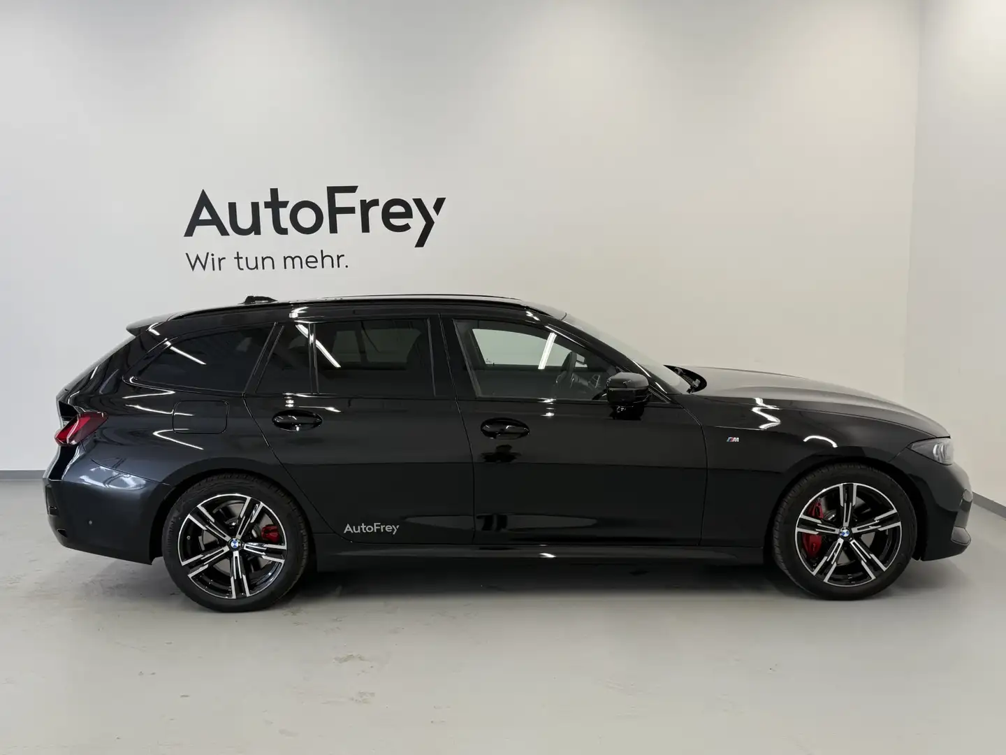 BMW 320 320d xDrive Schwarz - 2