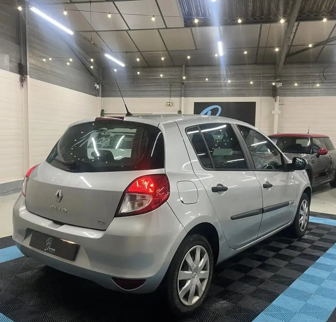 Renault Clio Clio III Tce 100 eco2 Expression Clim - 2