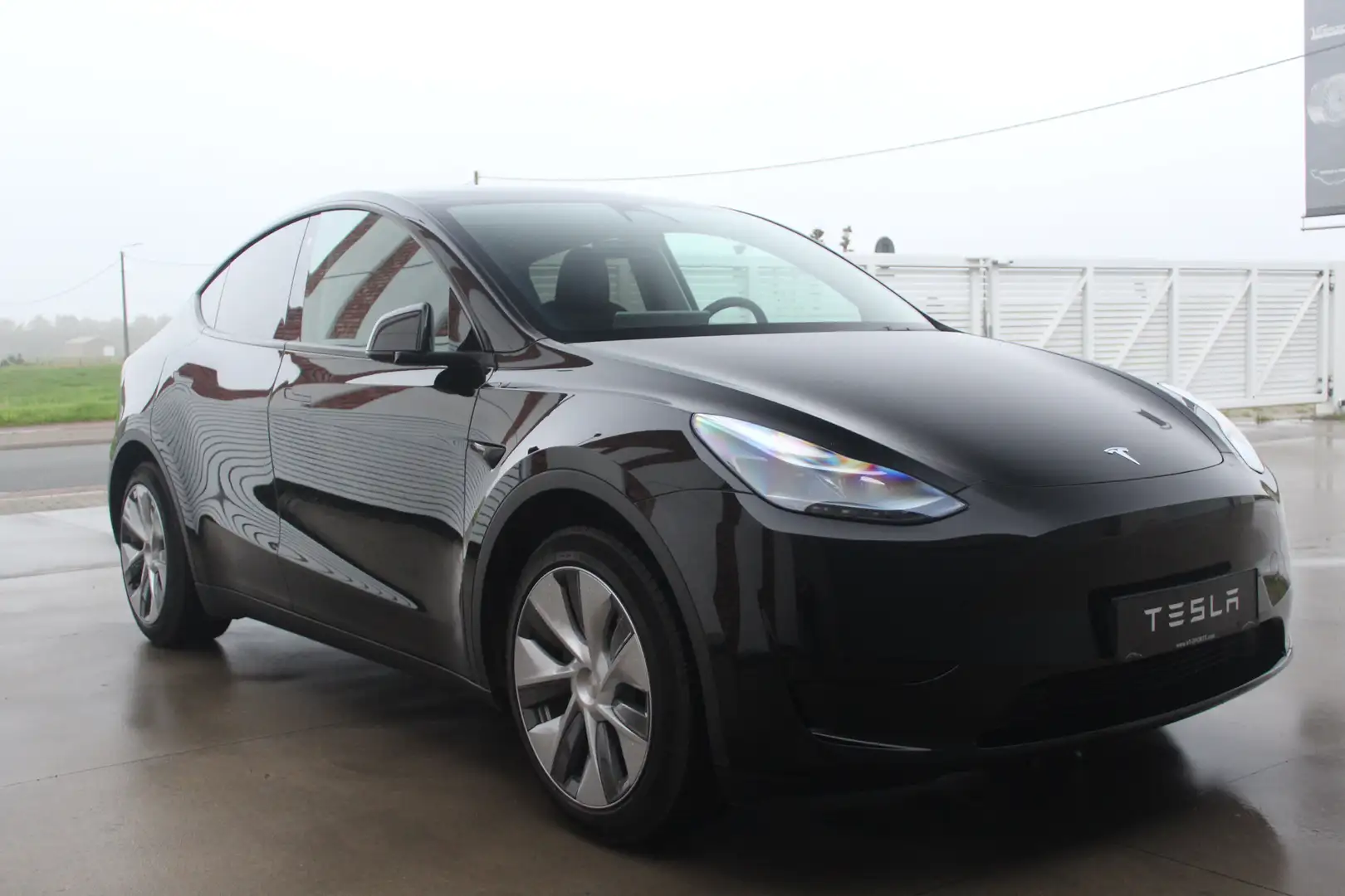 Tesla Model Y 60KW RWD SOLID BLACK Noir - 1