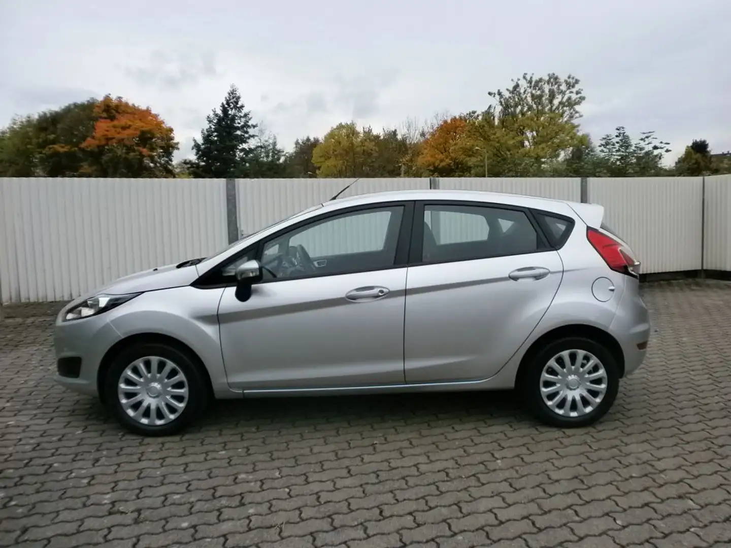 Ford Fiesta 1.25 Trend Silber - 2