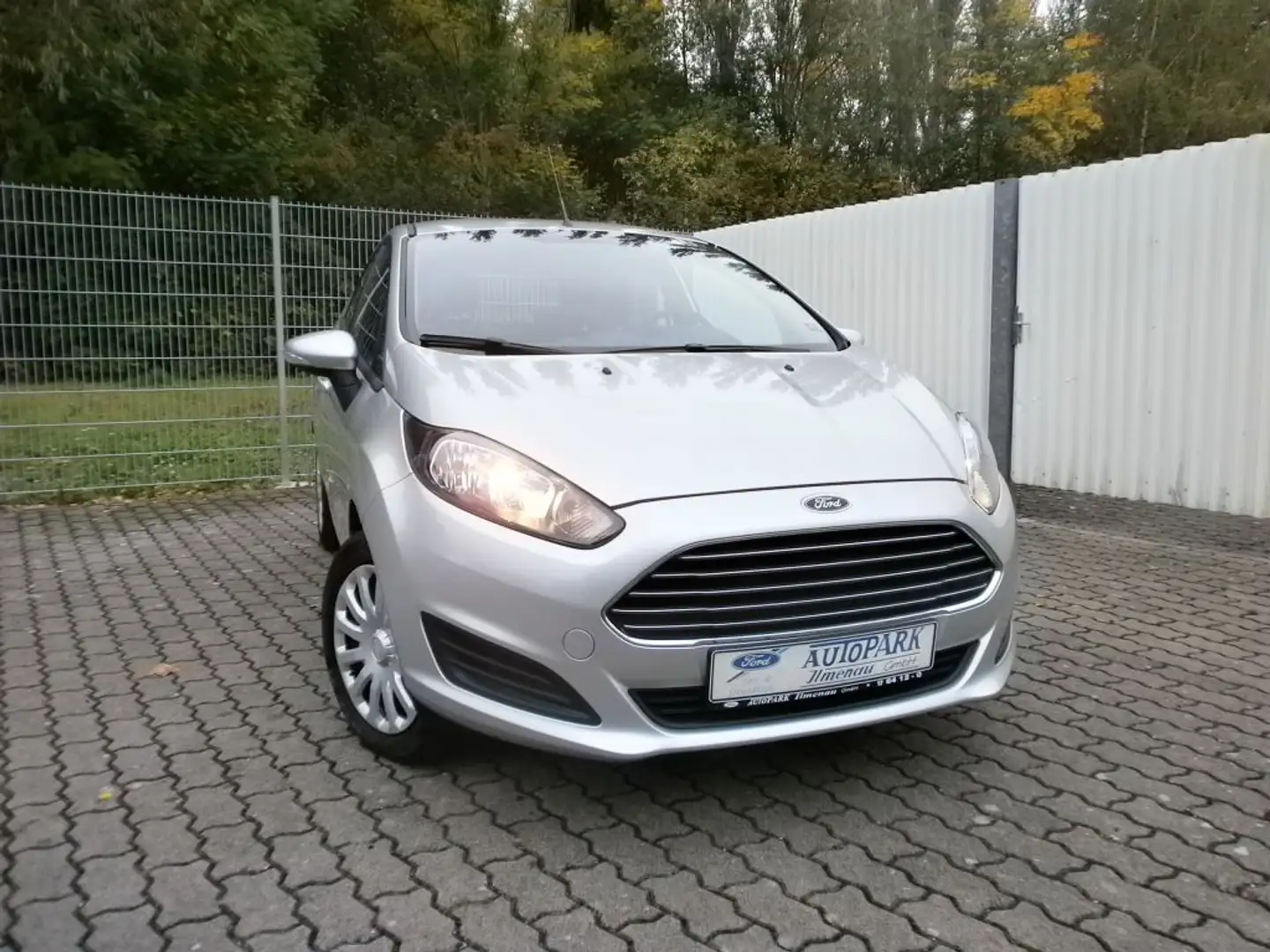 Ford Fiesta 1.25 Trend Silber - 1