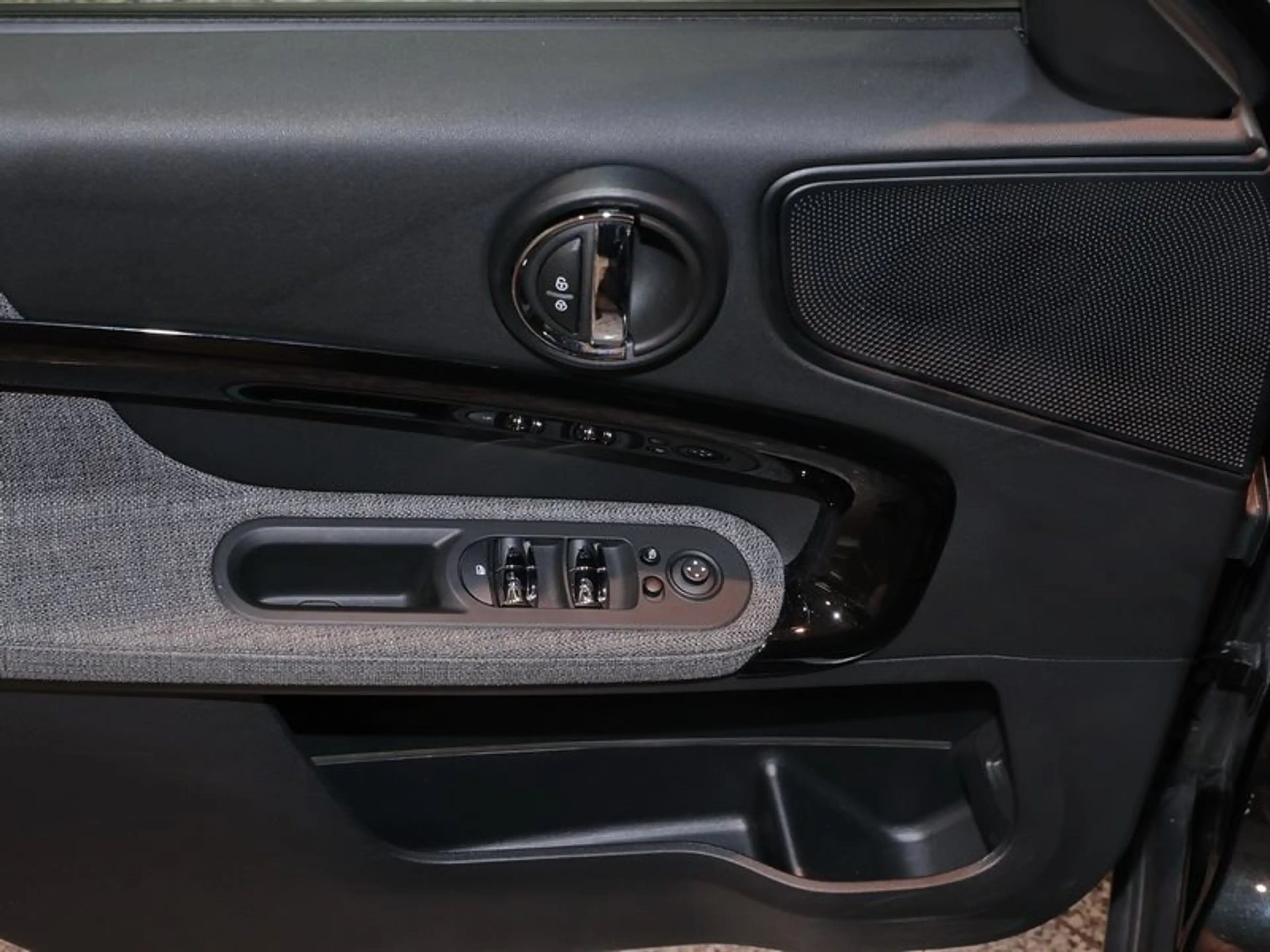 MINI Cooper Countryman Navi LED 17" BT USB PDC DAB — photo 10