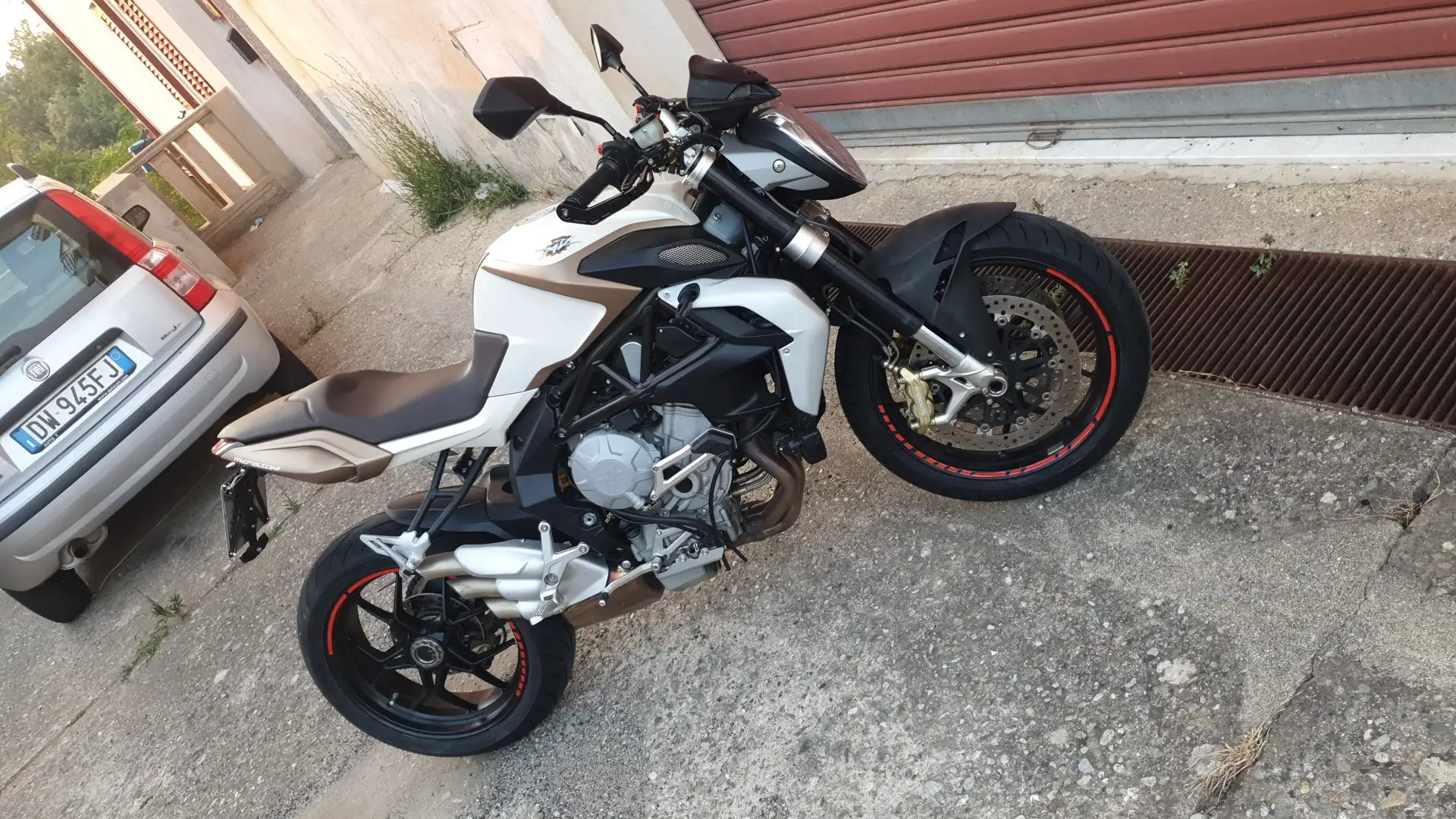 MV Agusta Brutale 675 Blanco - 1