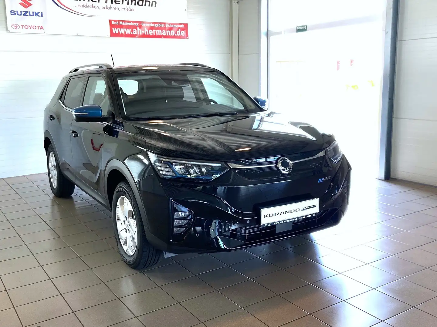 KGM Korando SsangYong e-Motion TITANIUM ELEKTRO LEDER NAVI LED Negro - 1