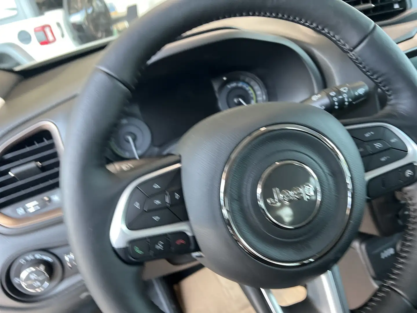 Jeep Renegade 1.3 Plug-In Hybrid Limited Schwarz - 2