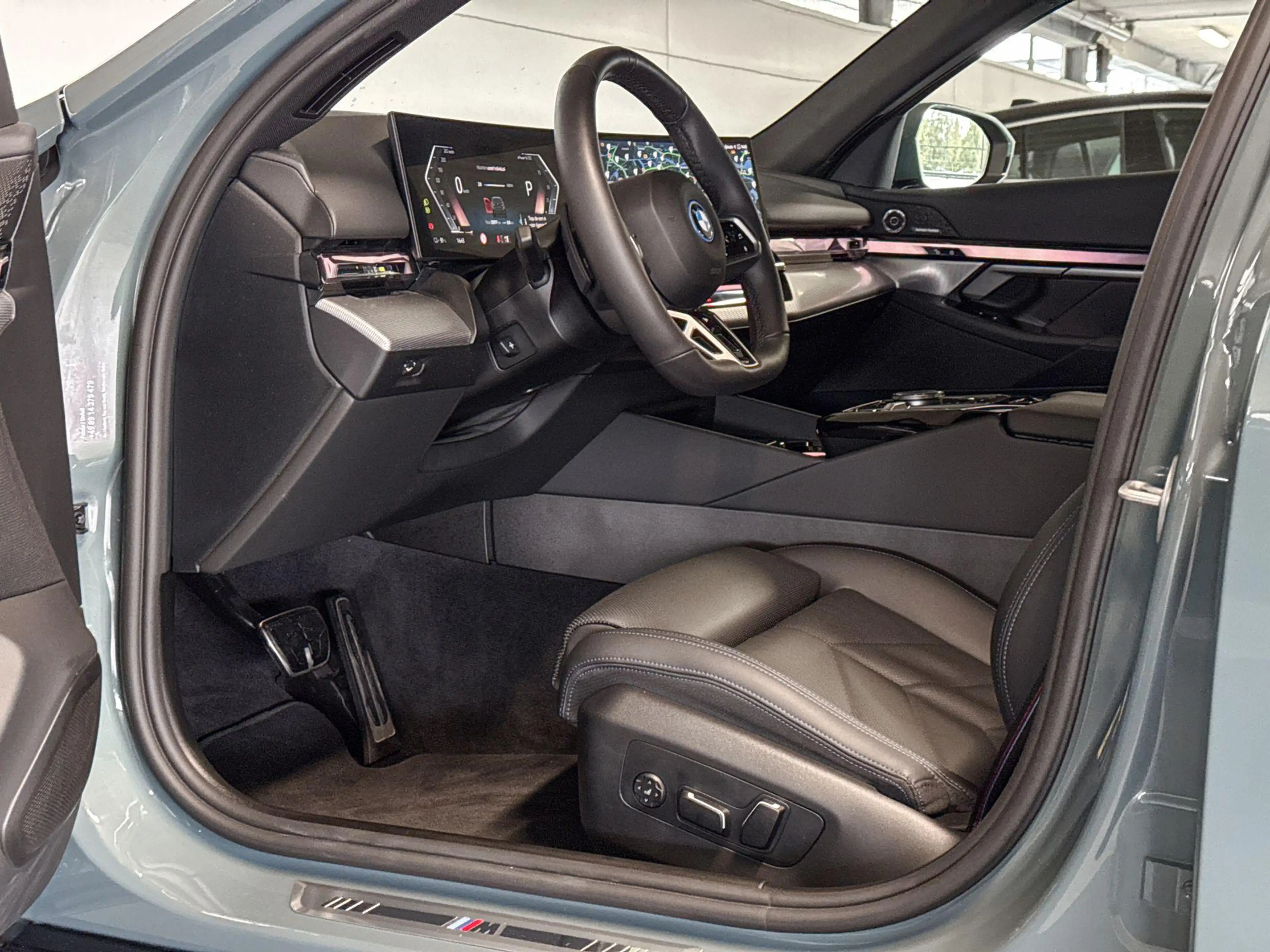 BMW i5 Touring eDrive40 84 kWh — photo 8