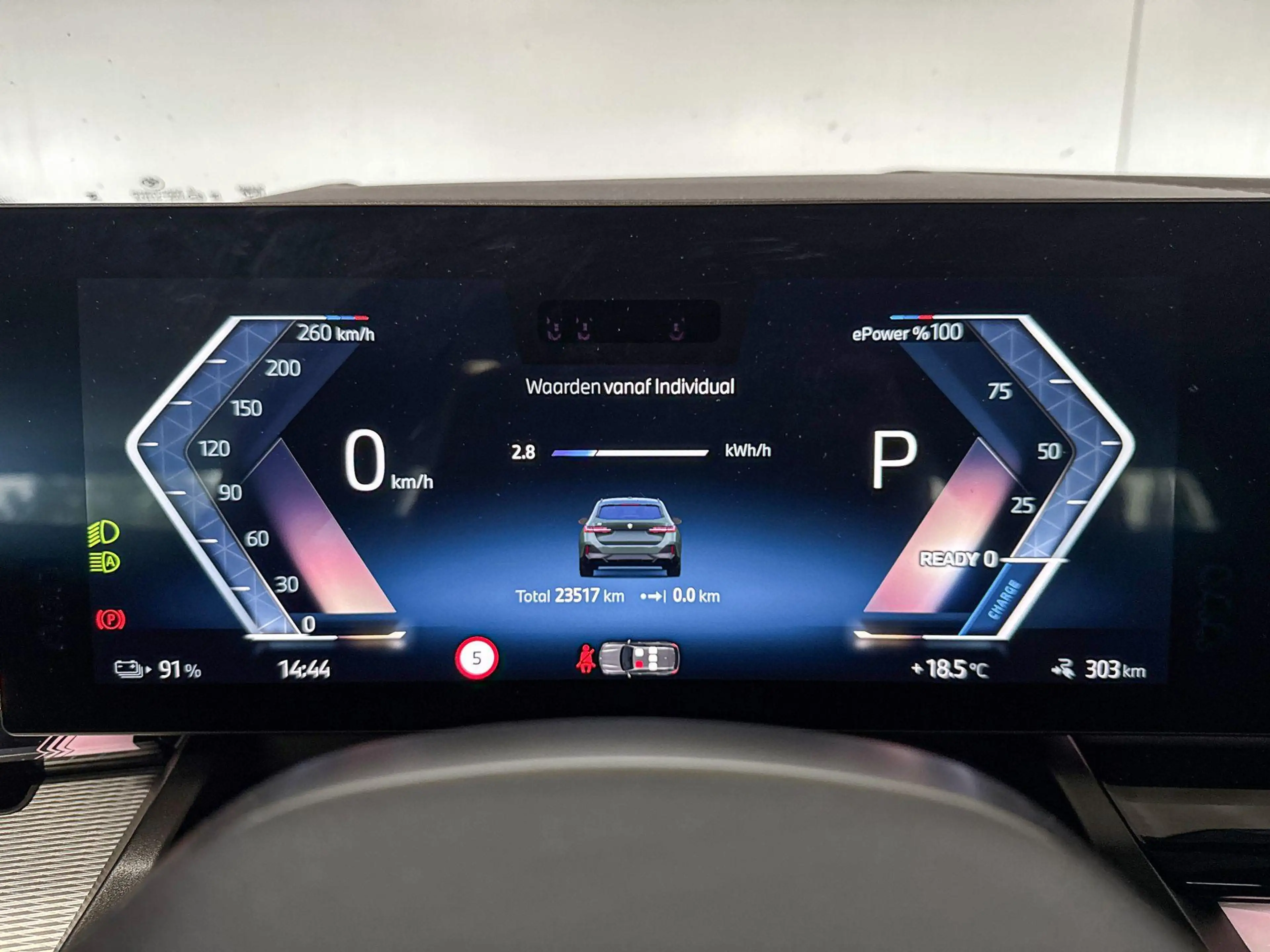 BMW i5 Touring eDrive40 84 kWh — photo 13
