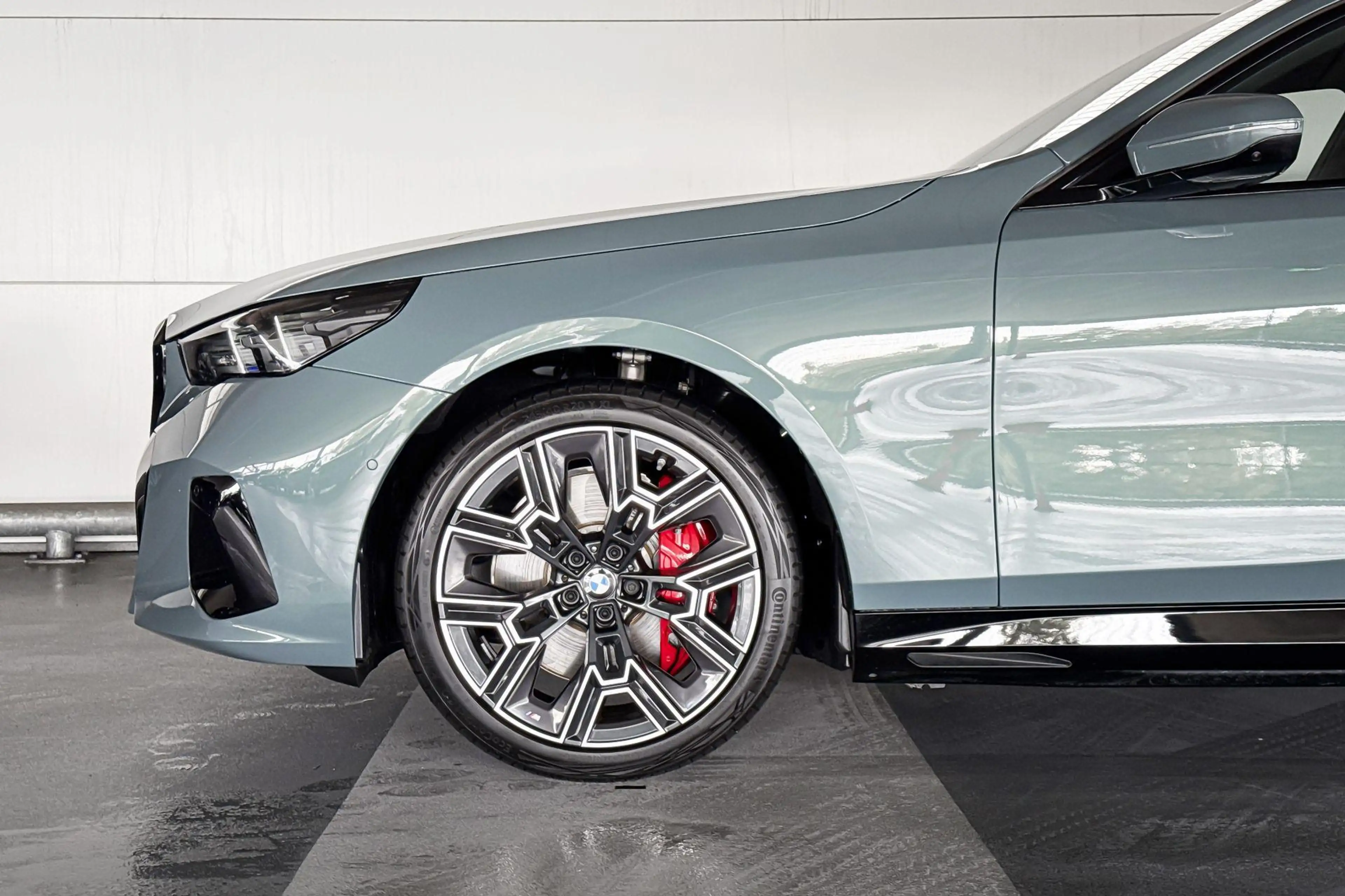 BMW i5 Touring eDrive40 84 kWh — photo 4