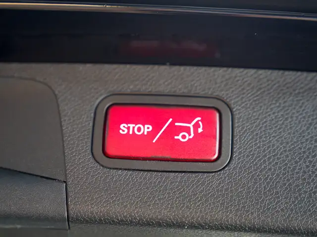 Mercedes-Benz E-Class view 13