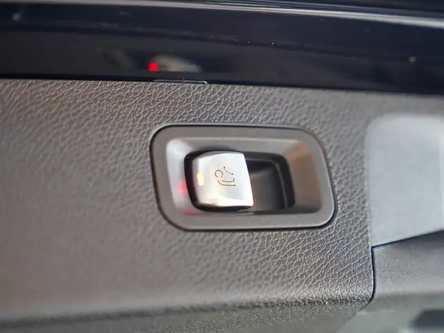 Mercedes-Benz E-Class view 15