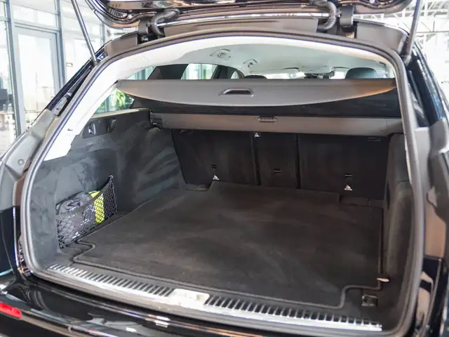 Mercedes-Benz E-Class view 12