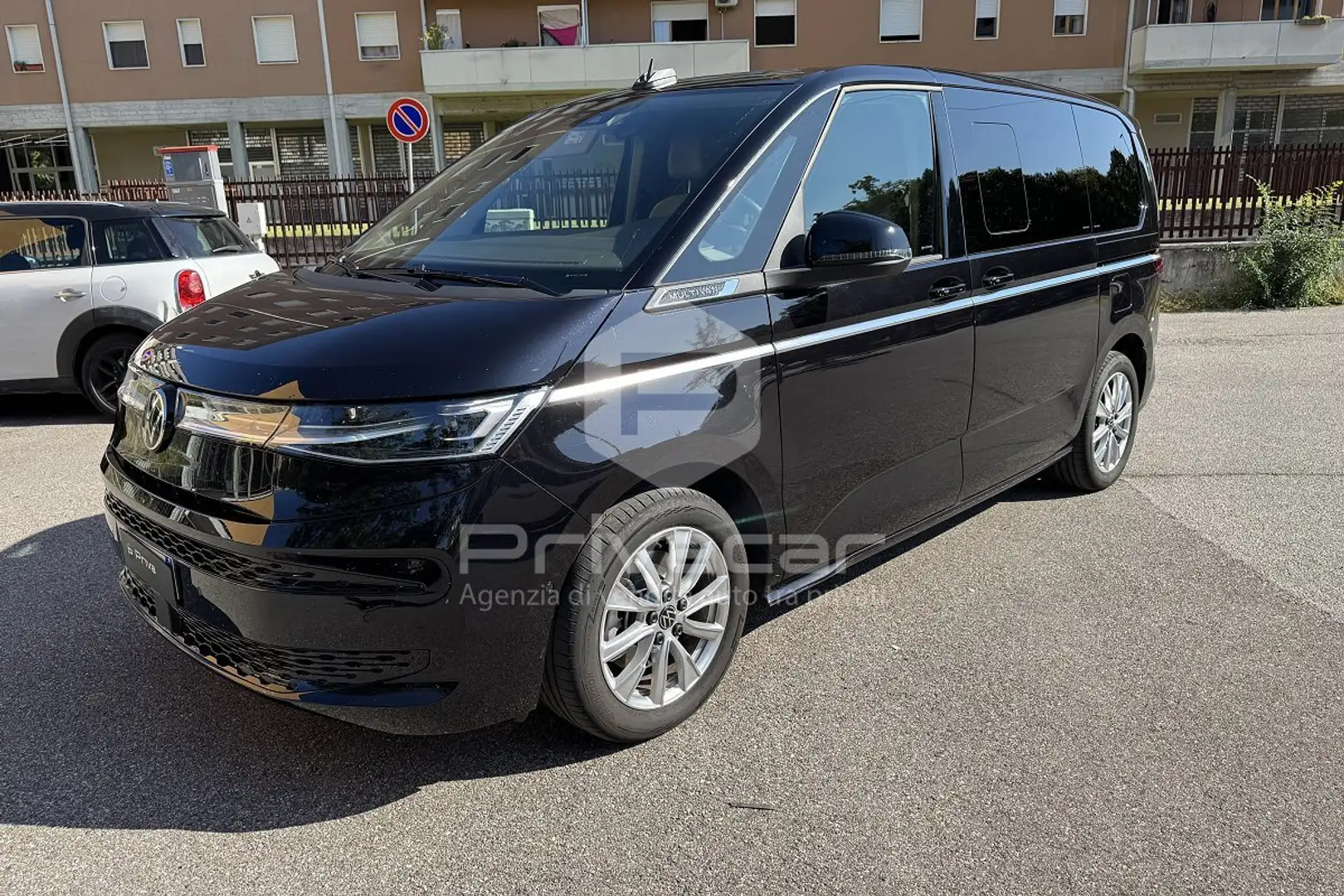 Volkswagen T7 Multivan Multivan 1.5 PHEV DSG 4Motion Style Schwarz - 1