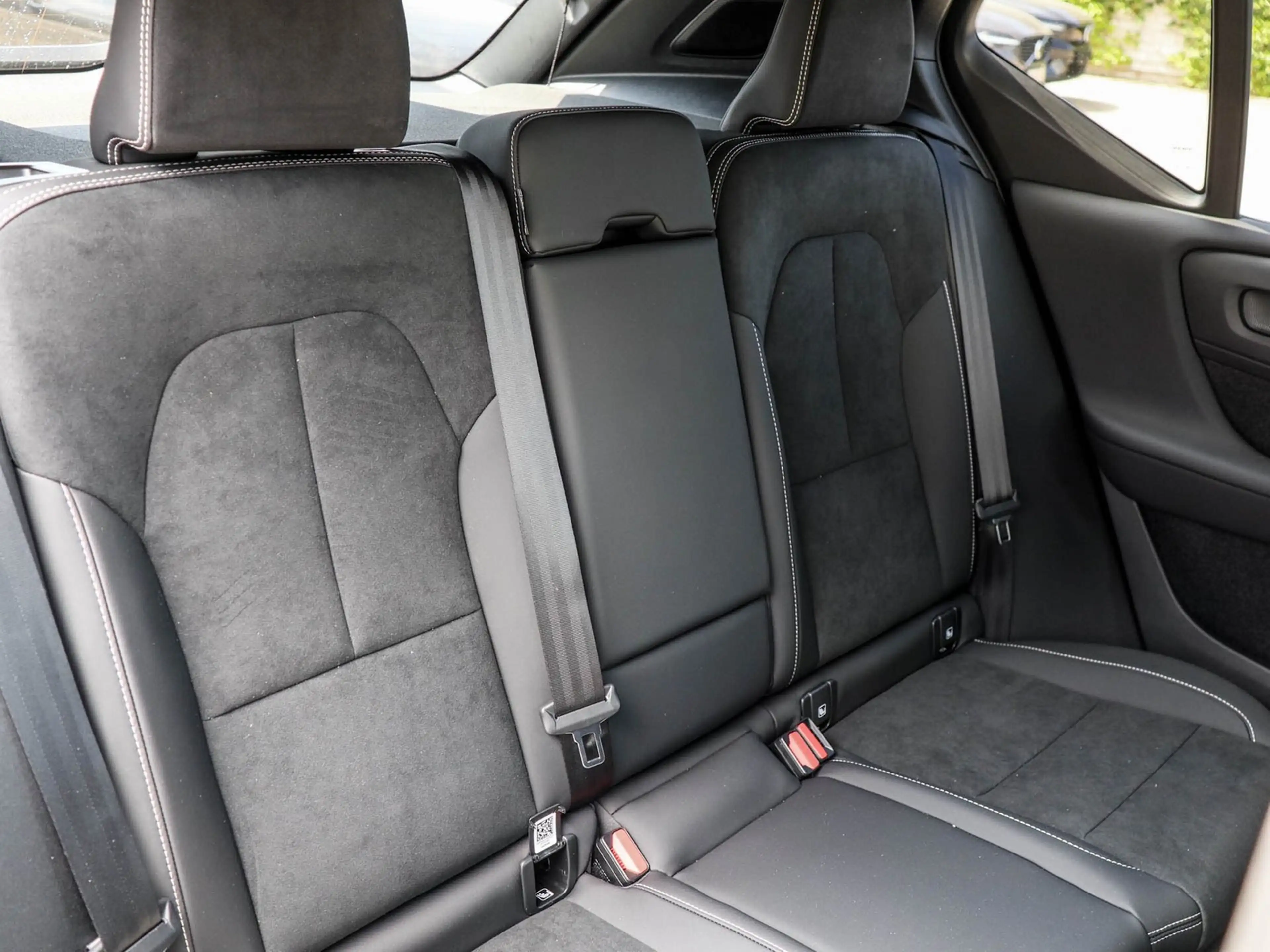 Volvo EX40 Single Motor Extended Range RWD Ultra Black Edi... — photo 4