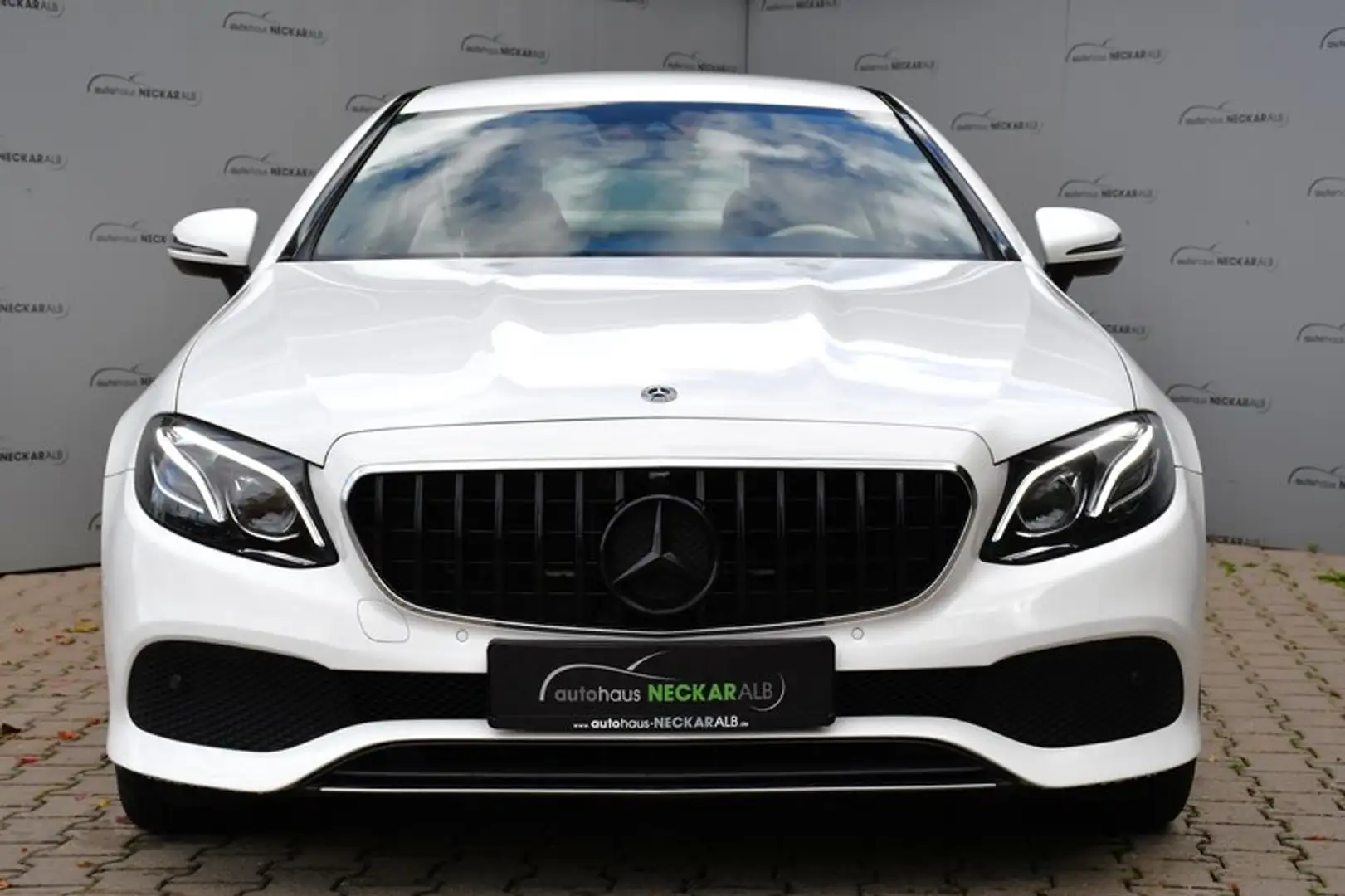 Mercedes-Benz E 220 d Coupe Avantgarde*Kamera*Leder* Weiß - 2