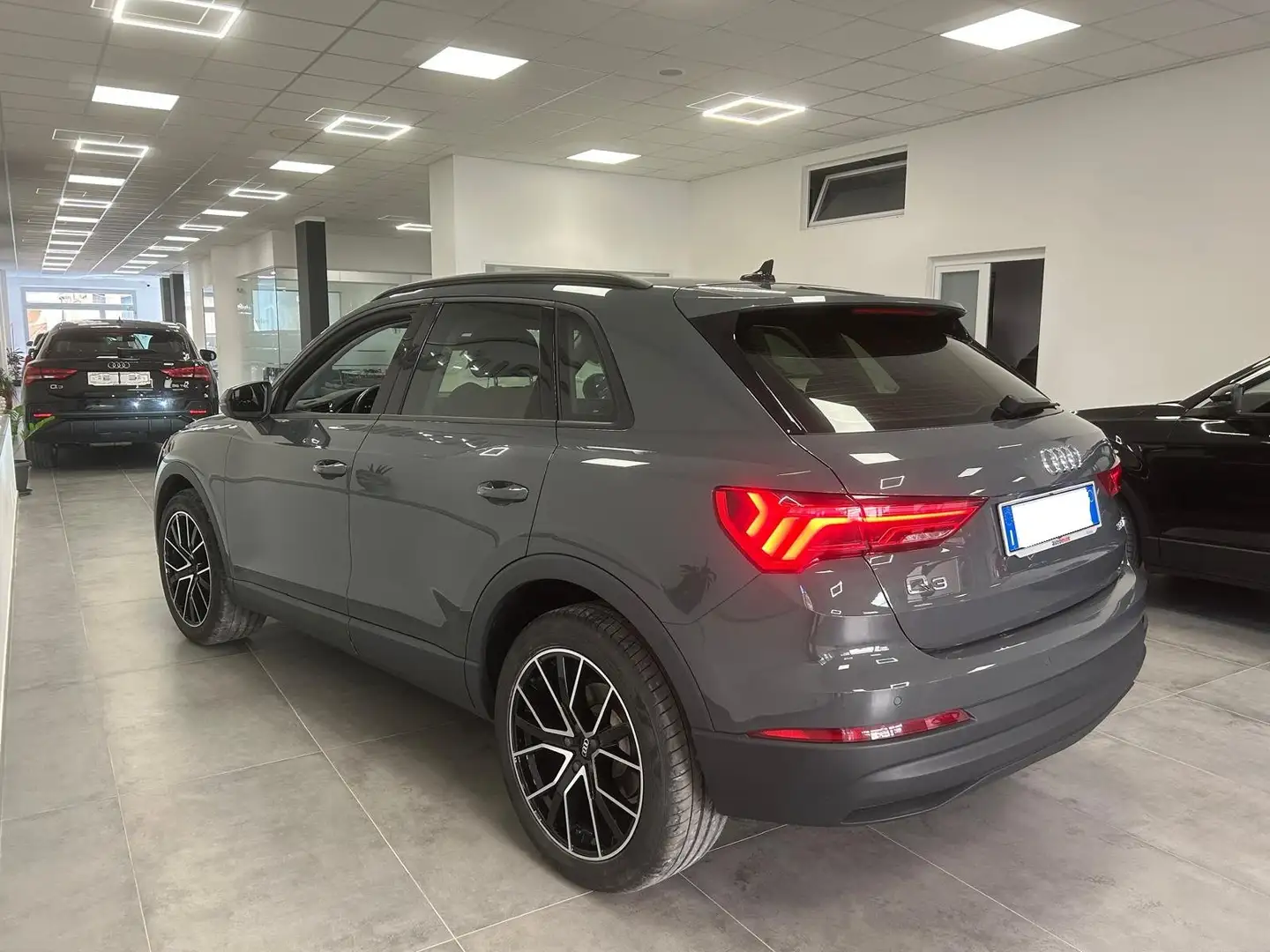 Audi Q3 35TDI Gris - 2