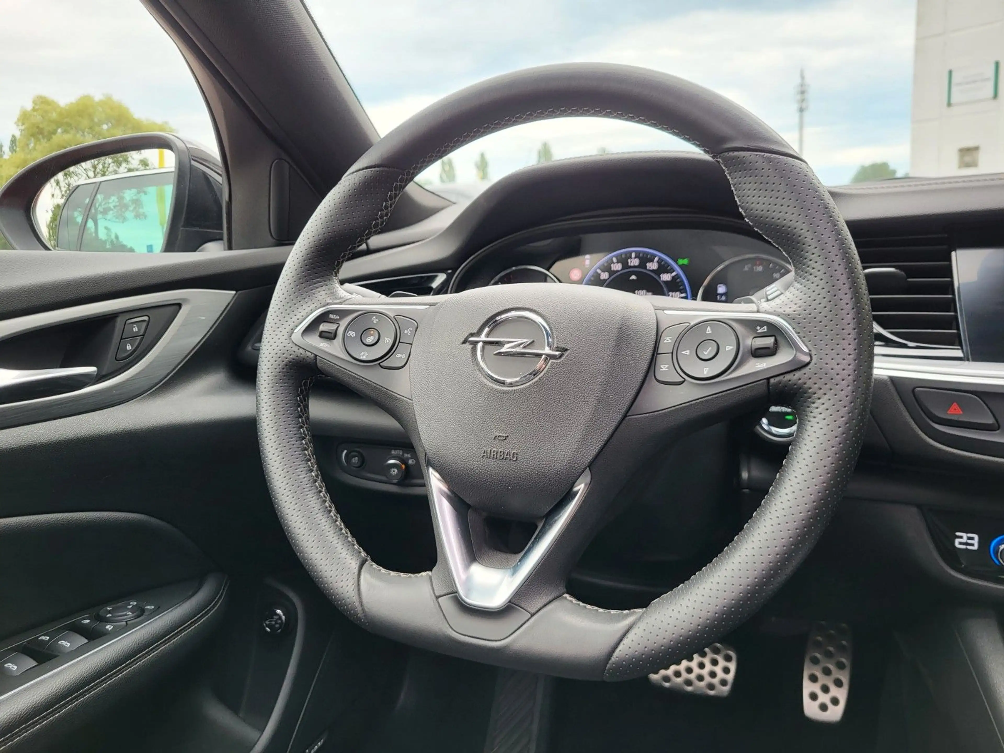 Opel Insignia B ST Premium GSi 4x4 mit Panorama-Dach — photo 11