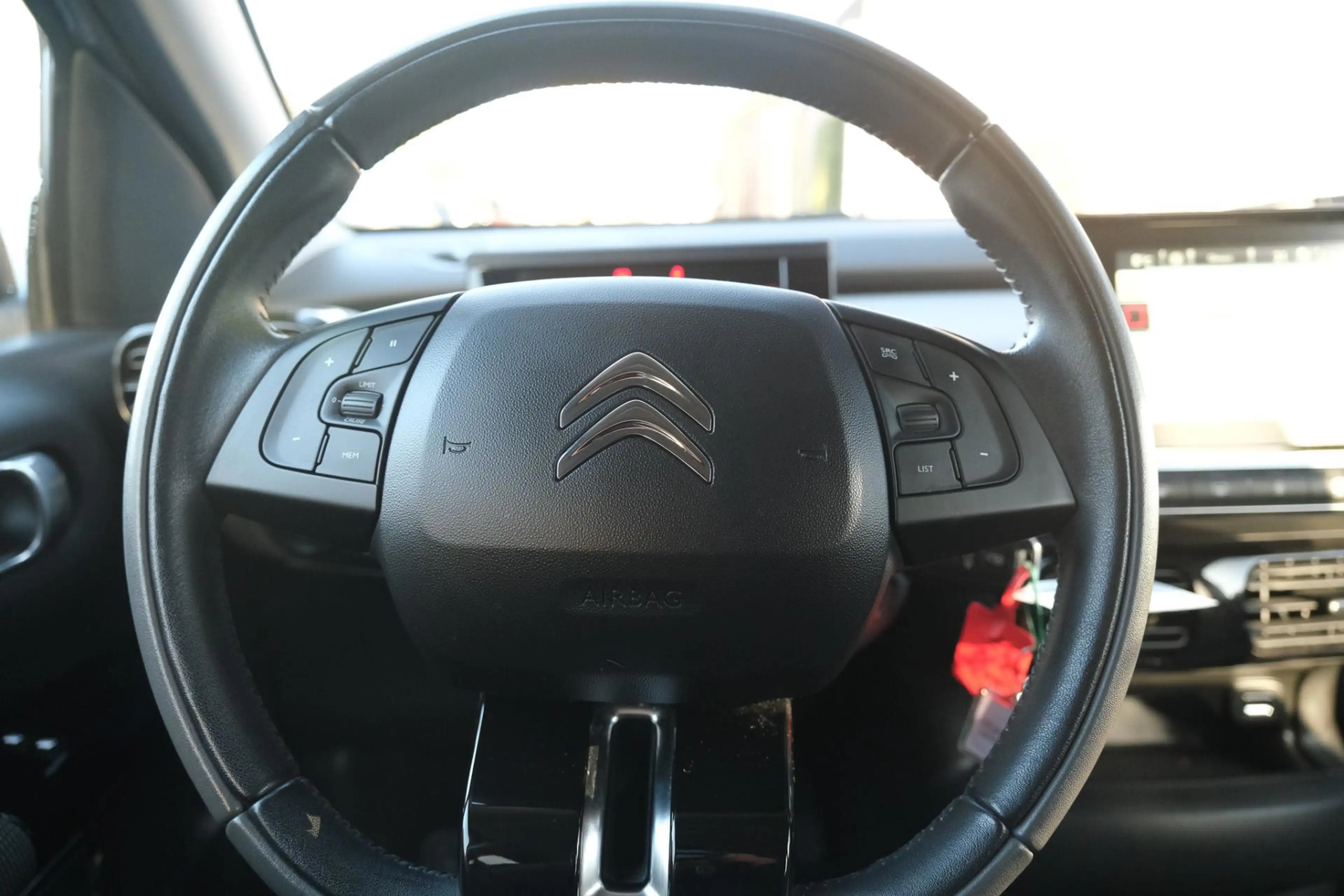 Citroen C4 Cactus 1.2 PureTech W — photo 28