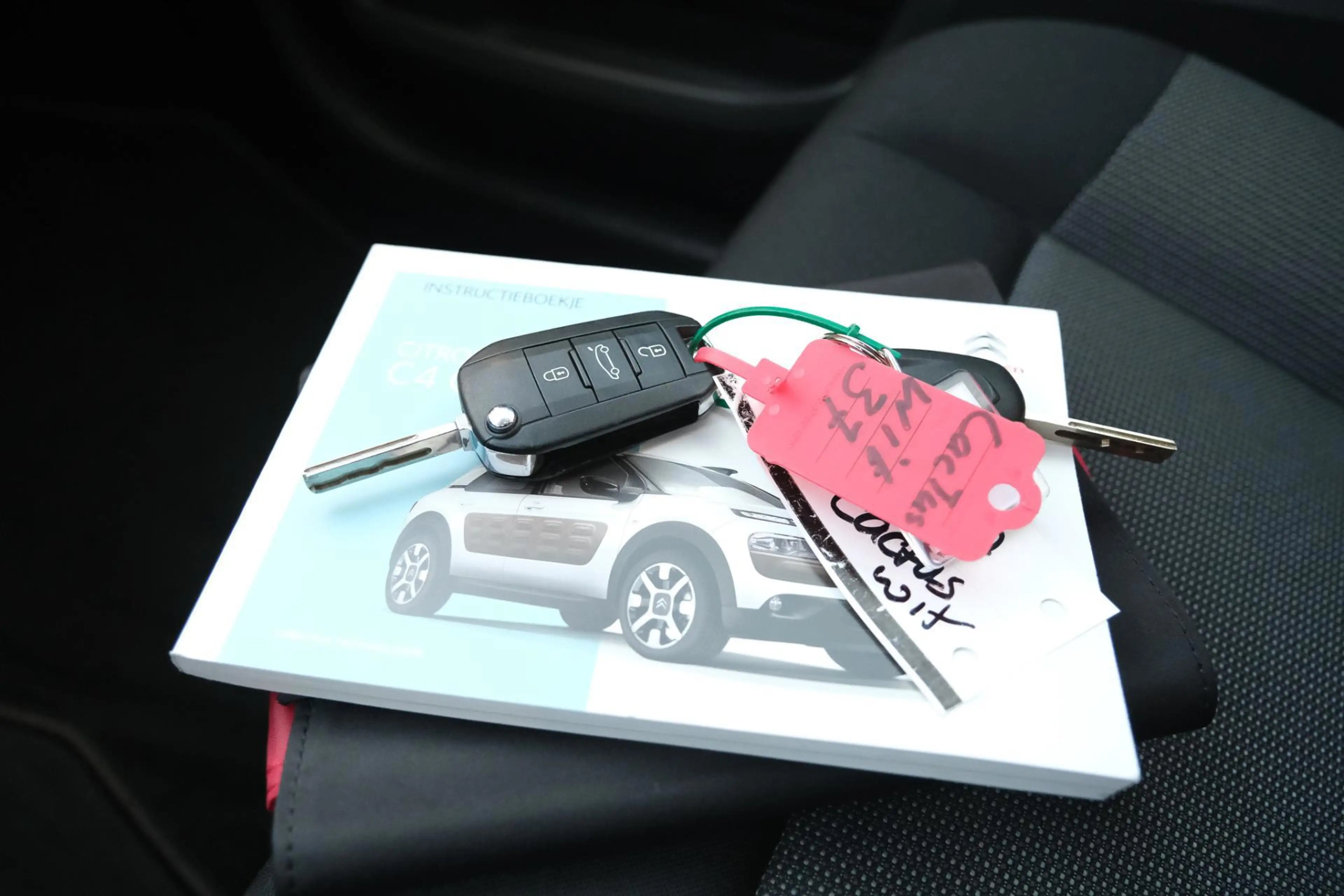 Citroen C4 Cactus 1.2 PureTech W — photo 37