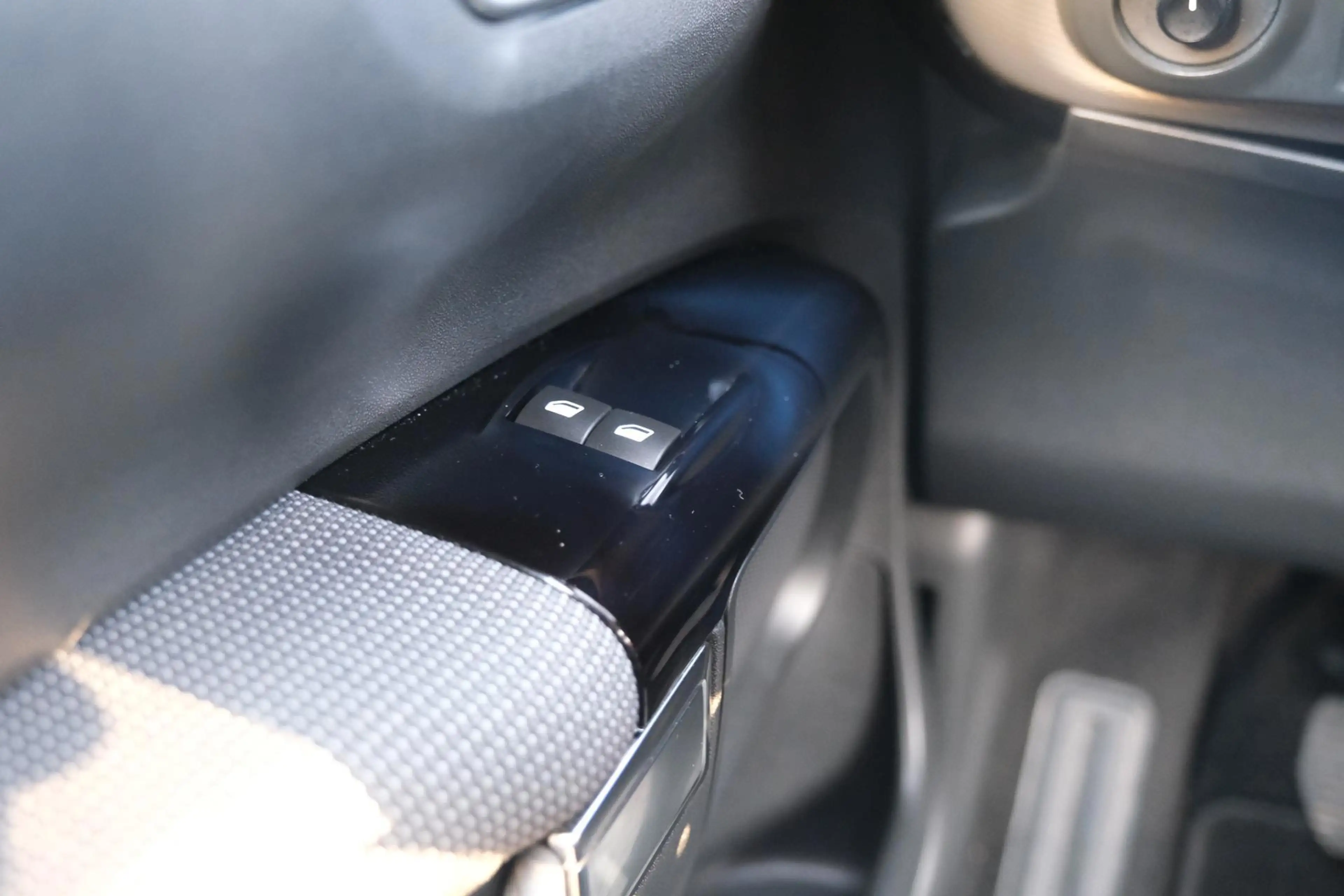 Citroen C4 Cactus 1.2 PureTech W — photo 24