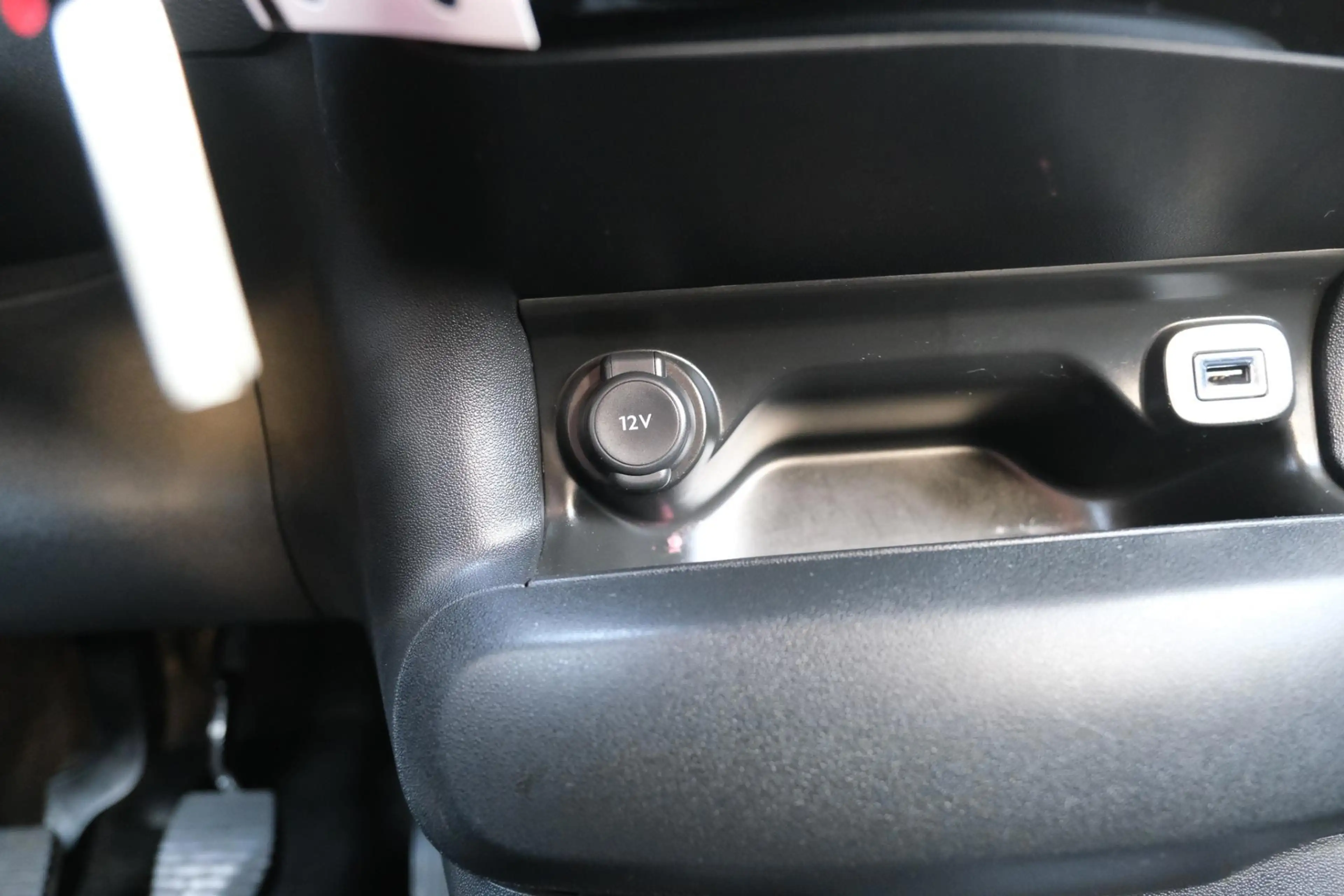 Citroen C4 Cactus 1.2 PureTech W — photo 25