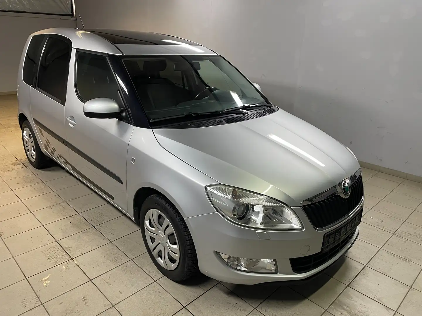 Skoda Roomster Style Grau - 2