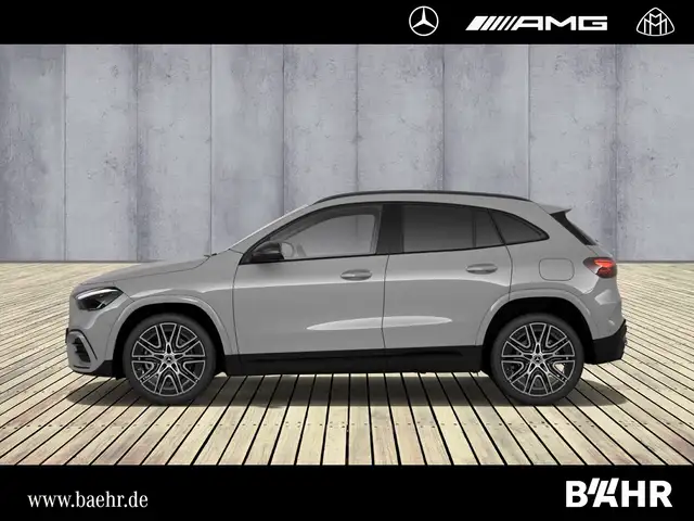 Mercedes-Benz GLA view 3