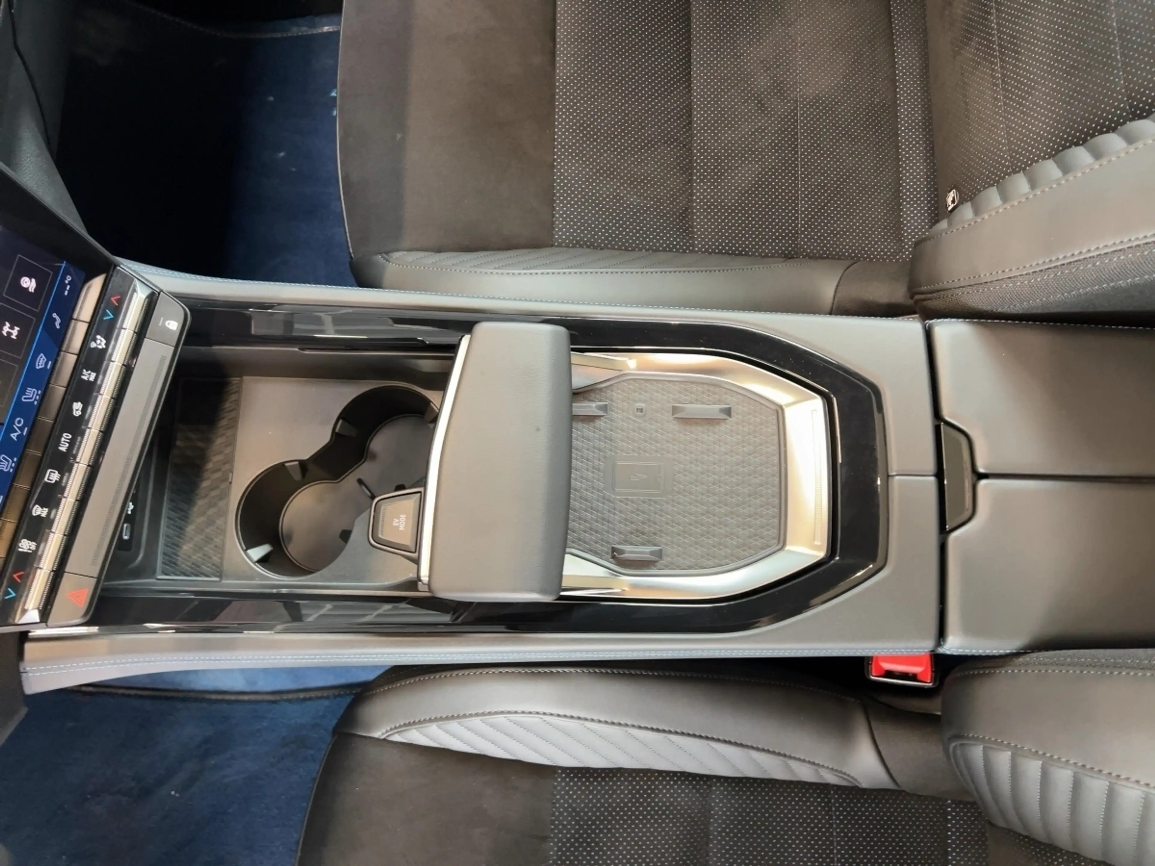 Renault Rafale Atelier Alpine E-Tech Plug-in Hybrid 300 4x4 — photo 18