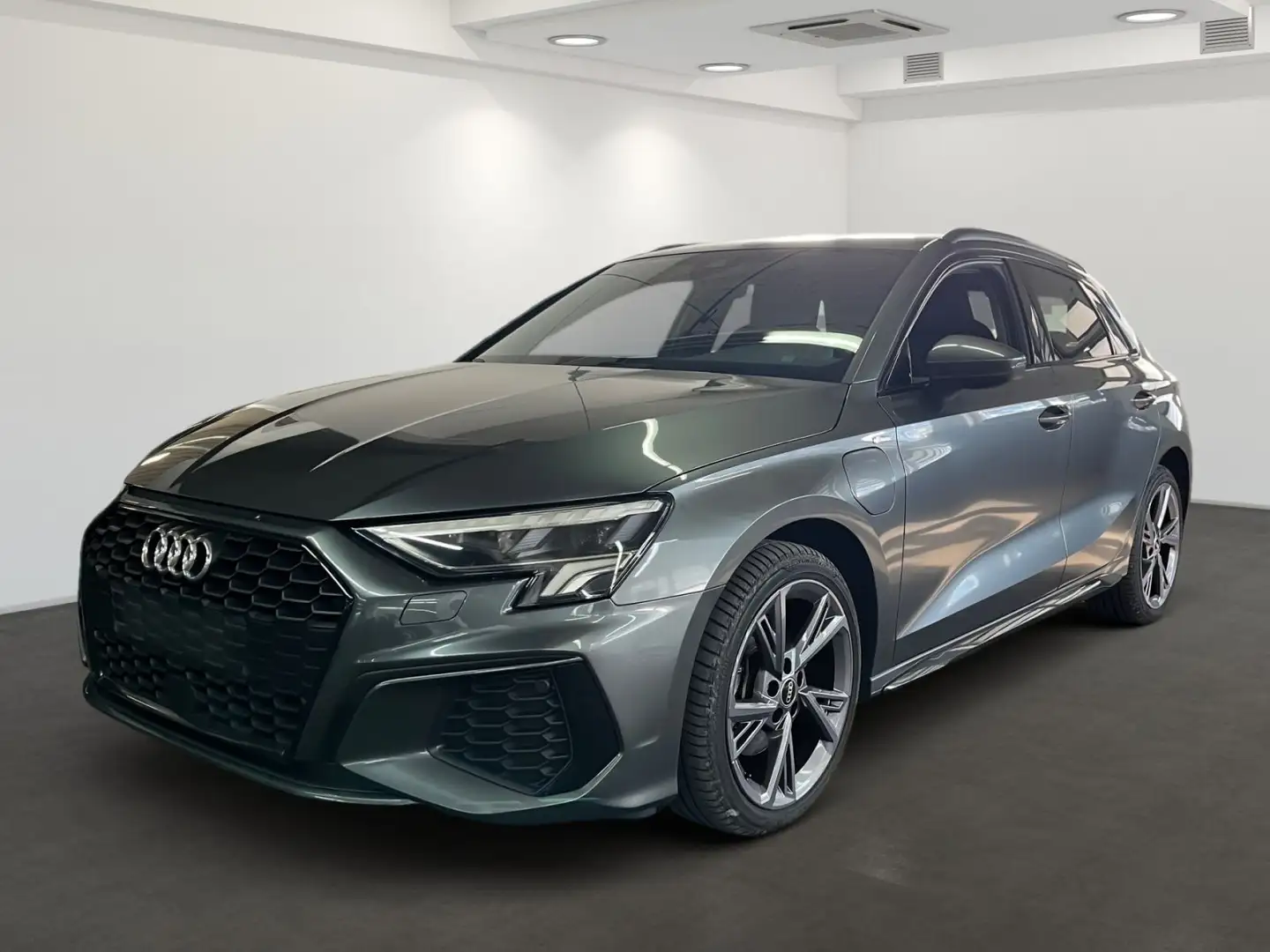 Audi A3 40 TFSI e s-line BusiPaket AHK RFK Grau - 2