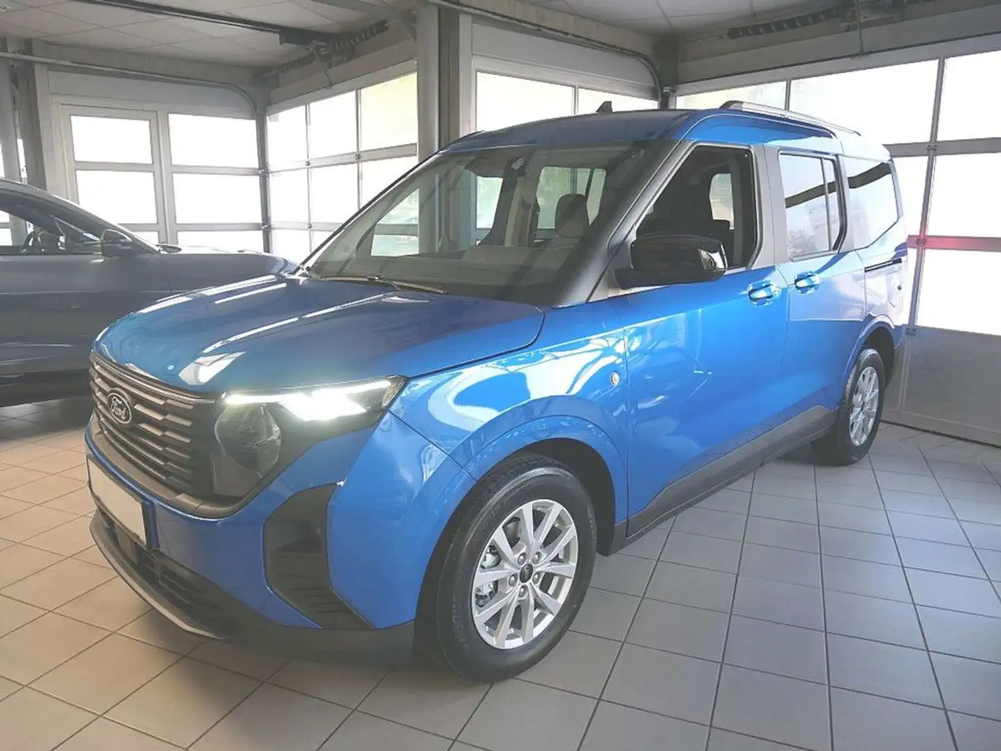 Ford Tourneo Courier 1,0 EcoBoost Titanium Aut. Blau - 2