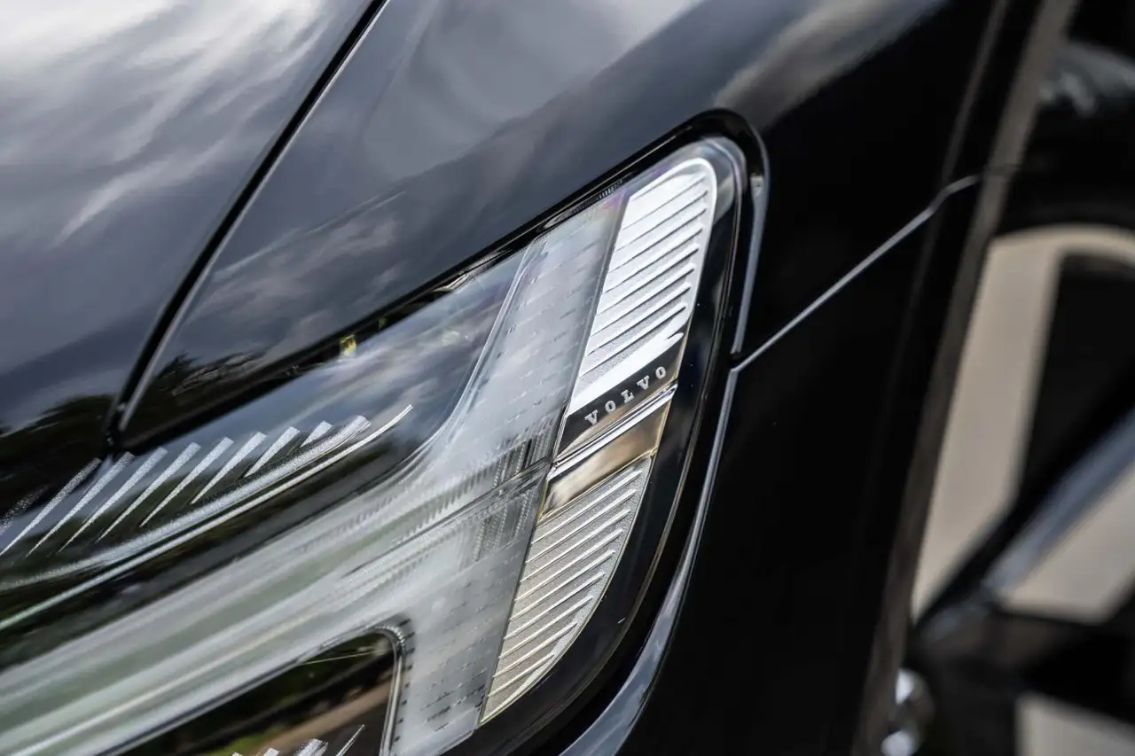 Volvo V60 T8 Ultra Dark B&W 360c Pano HUD Massage ACC 19'', миниатюра 6