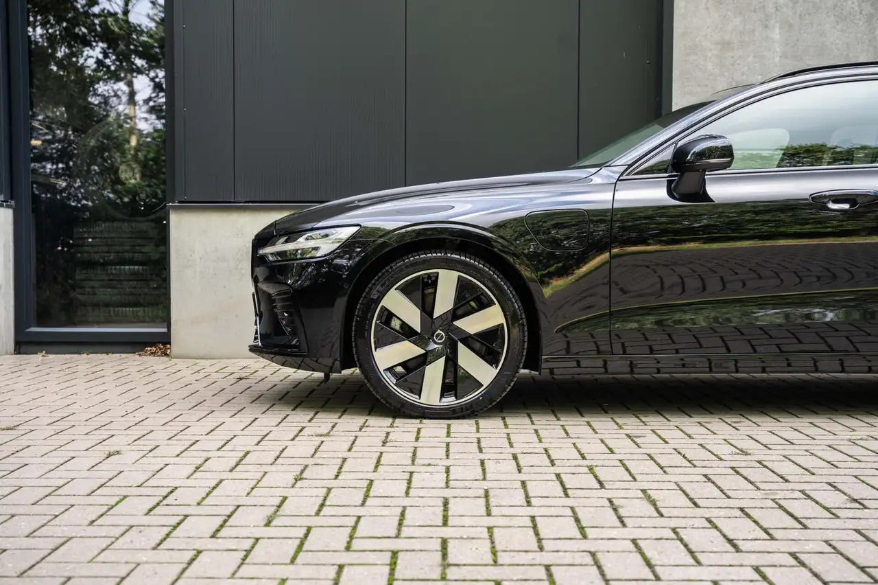 Volvo V60 T8 Ultra Dark B&W 360c Pano HUD Massage ACC 19'', миниатюра 9