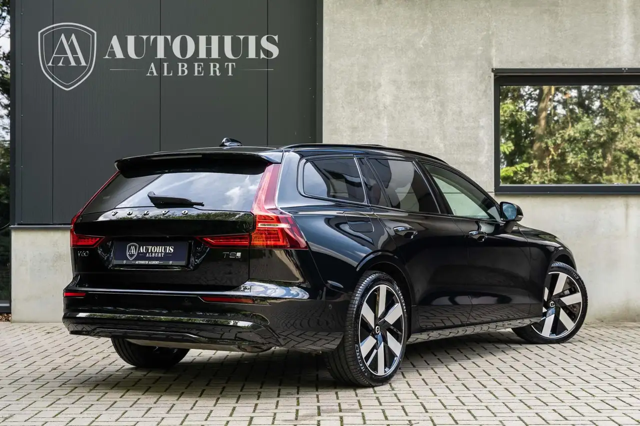 Volvo V60 T8 Ultra Dark B&W 360c Pano HUD Massage ACC 19'', миниатюра 2