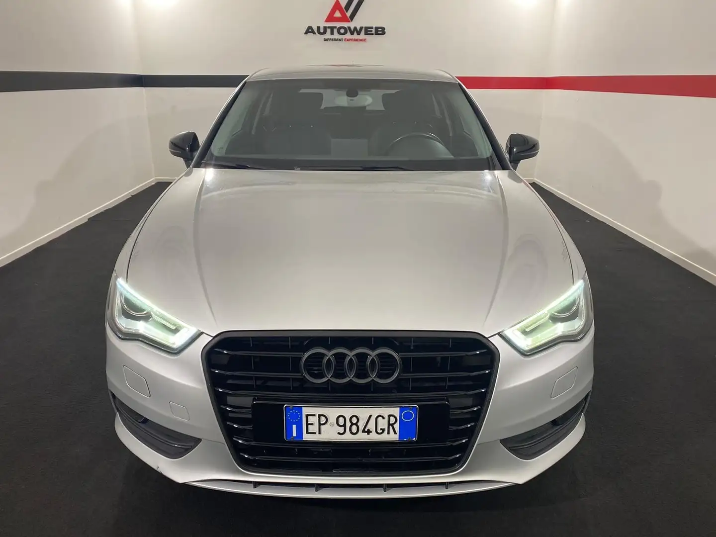 Audi A3 SPB 1.6 TDI 105 CV Ambition Grigio - 2