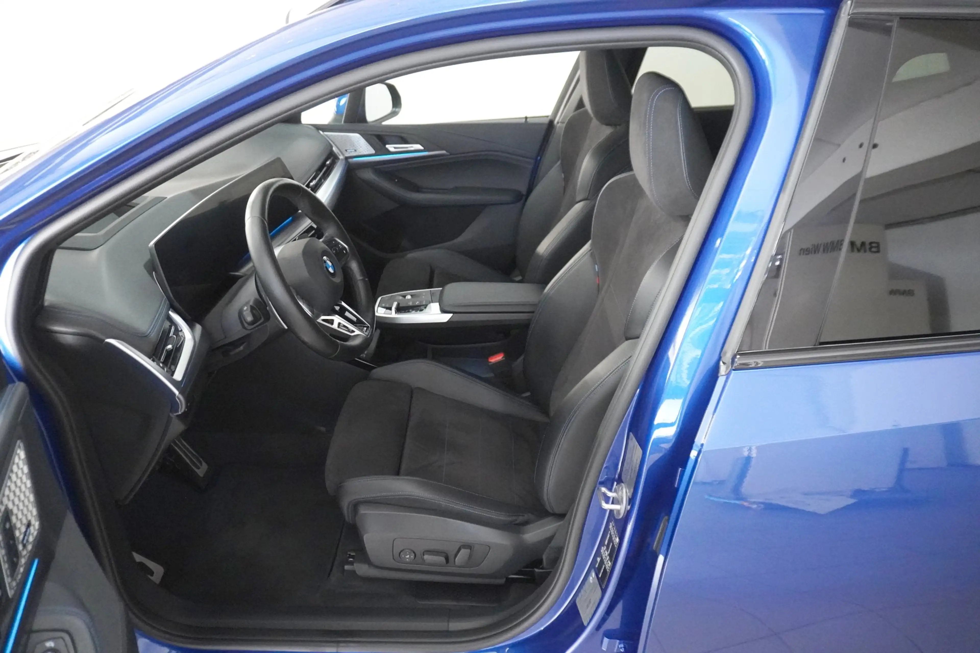 BMW 223 i — photo 6