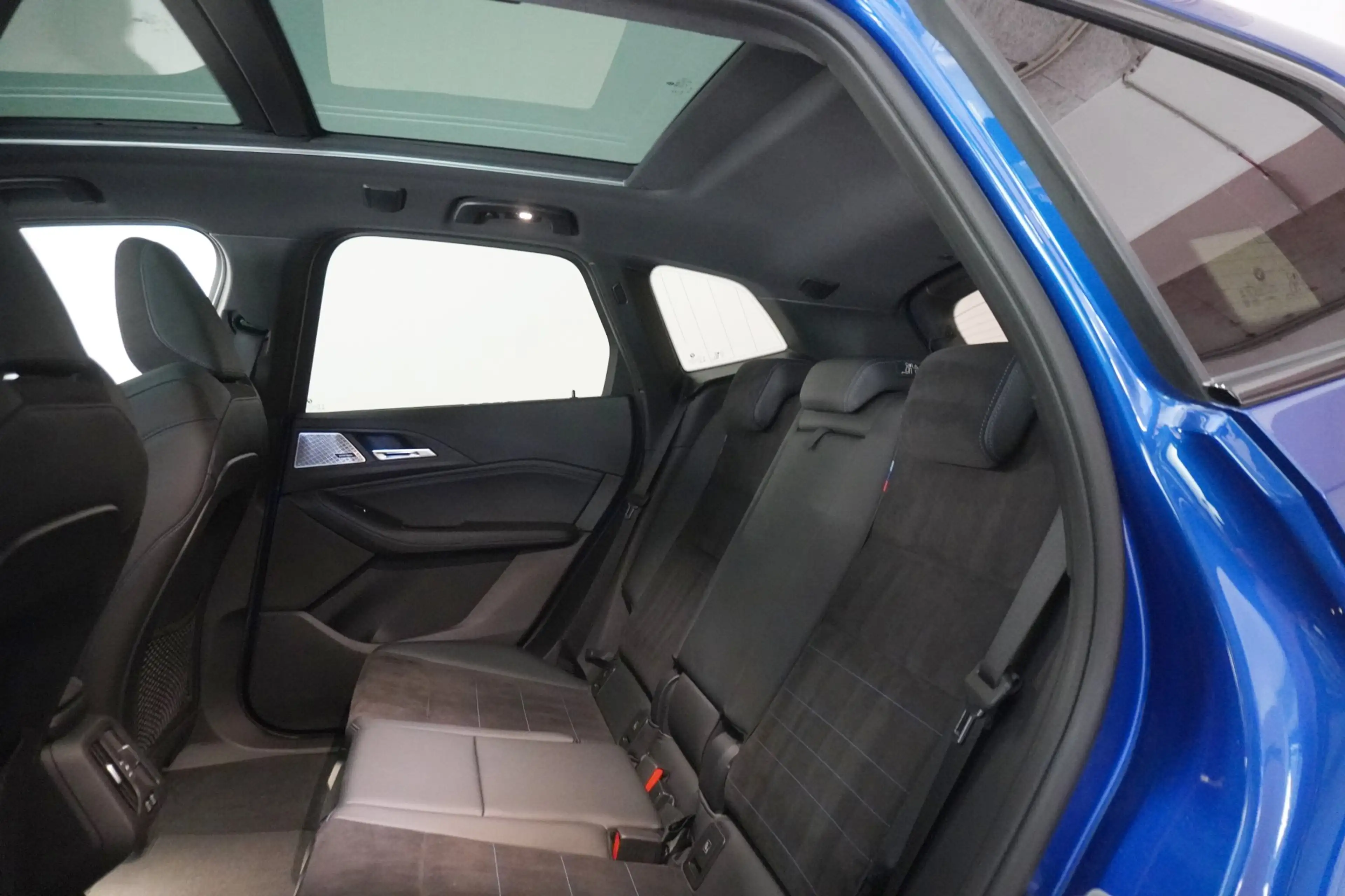 BMW 223 i — photo 10