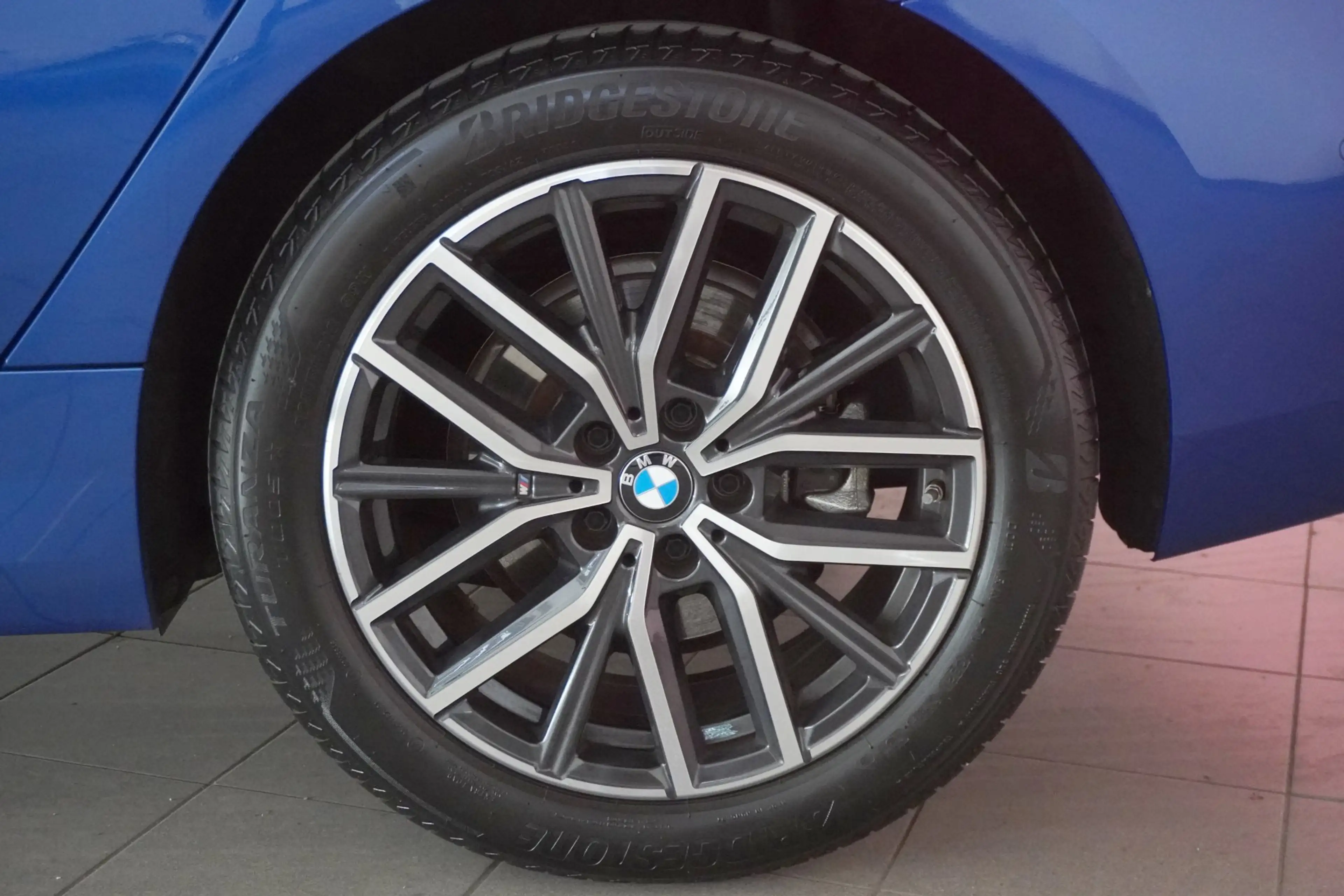 BMW 223 i — photo 5