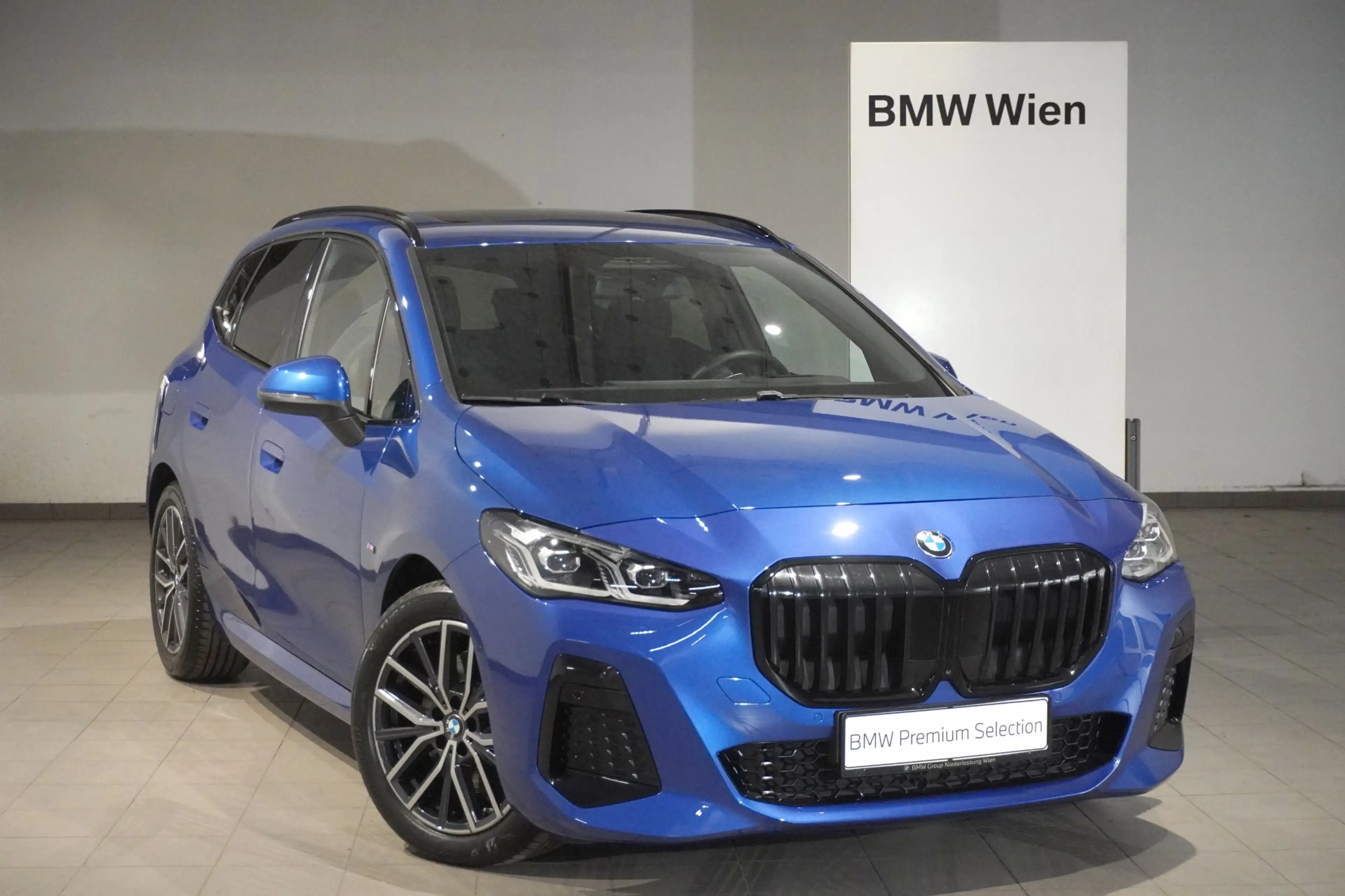 BMW 223 i — photo 2