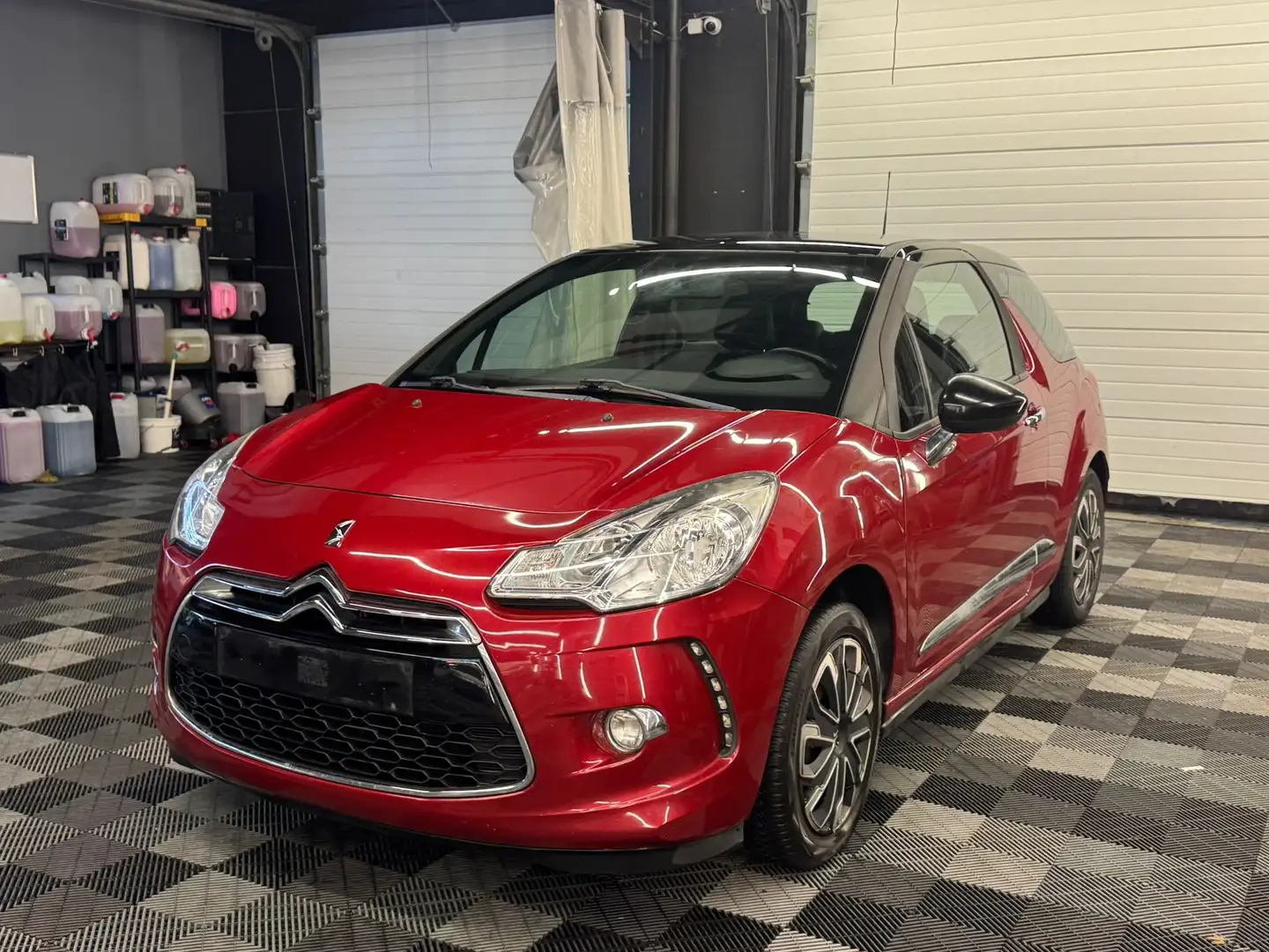 Citroen DS3 1.4I BENZINE Bj. 2011 Rouge - 1